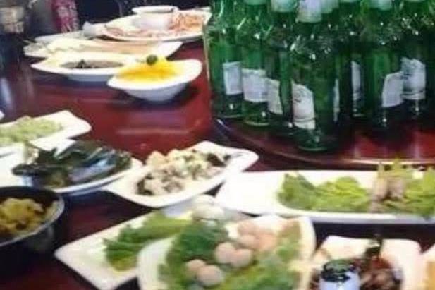 都说东北人喝酒"动静"大,直到看俄罗斯的下酒菜后,放下