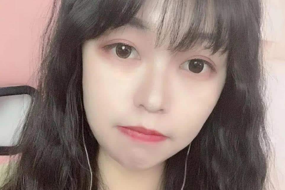 虎牙草莓被指结婚有孩子,户口本晒出后说了一句话,粉丝
