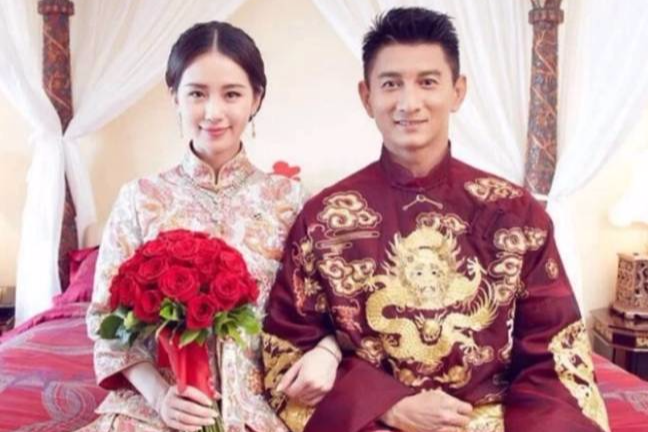 娱乐圈明星古装结婚照,前3对男才女貌,而他却像地主家的傻儿子