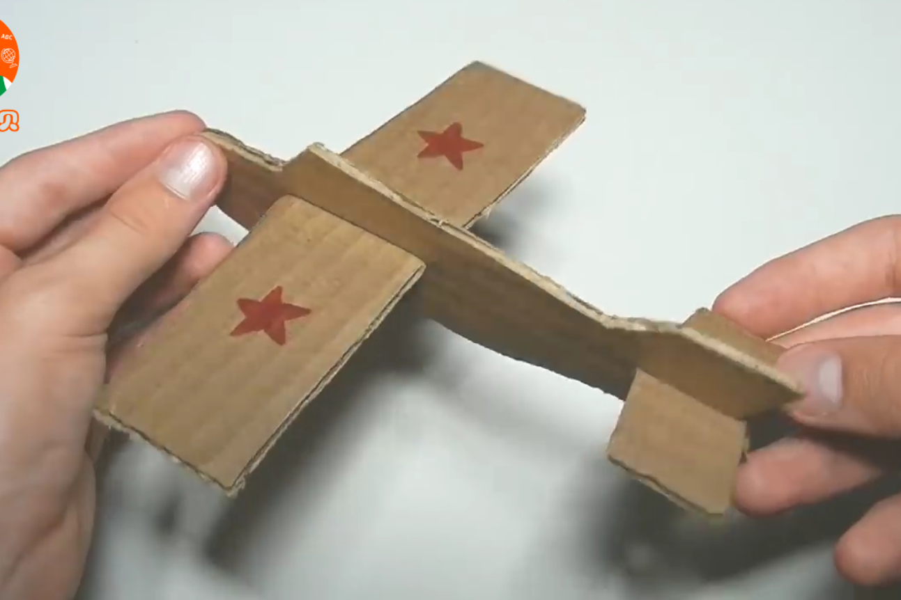 用硬纸板手工diy制作可发射的飞机