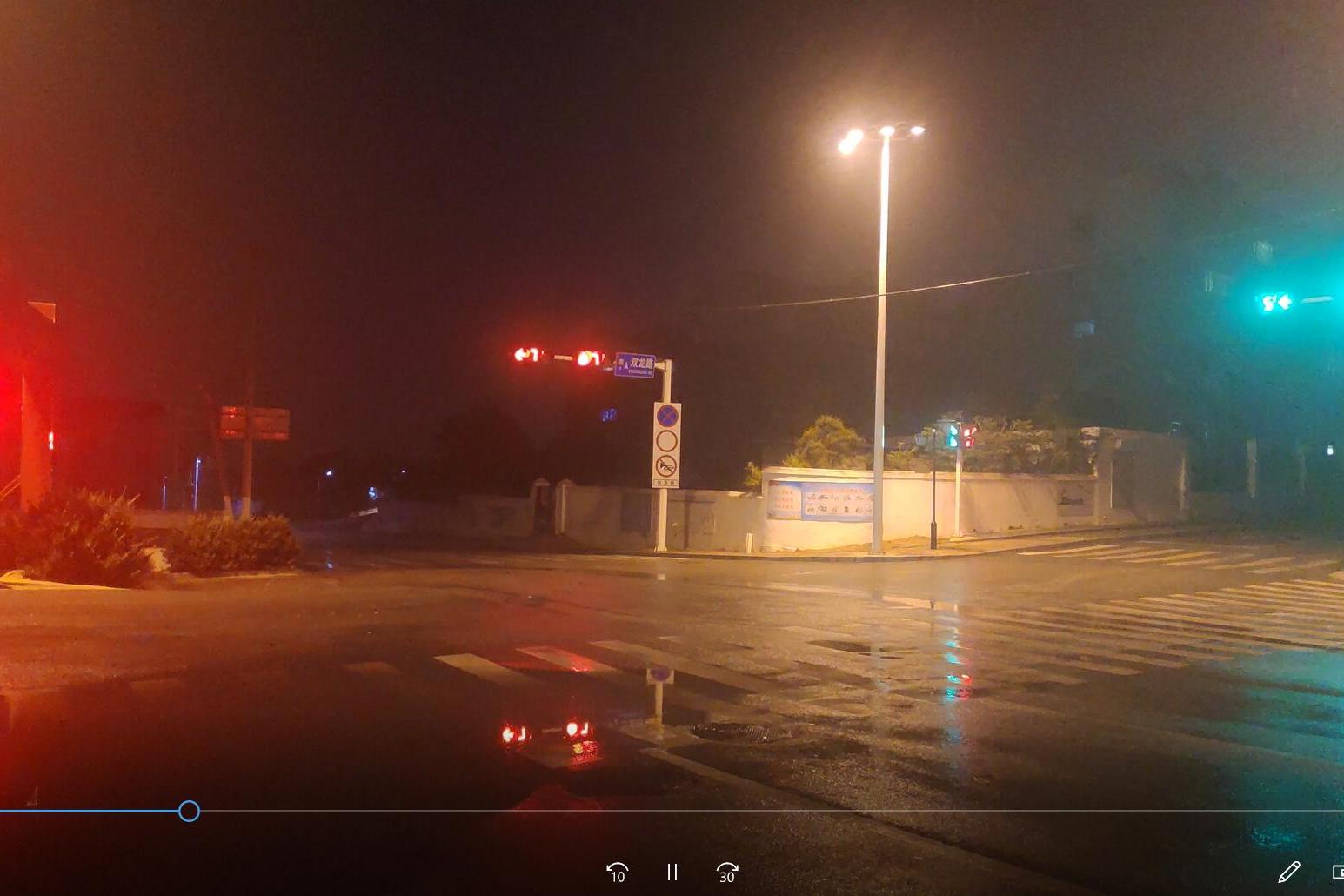【雨后夜晚的十字路口】每天5s视频,记录人生