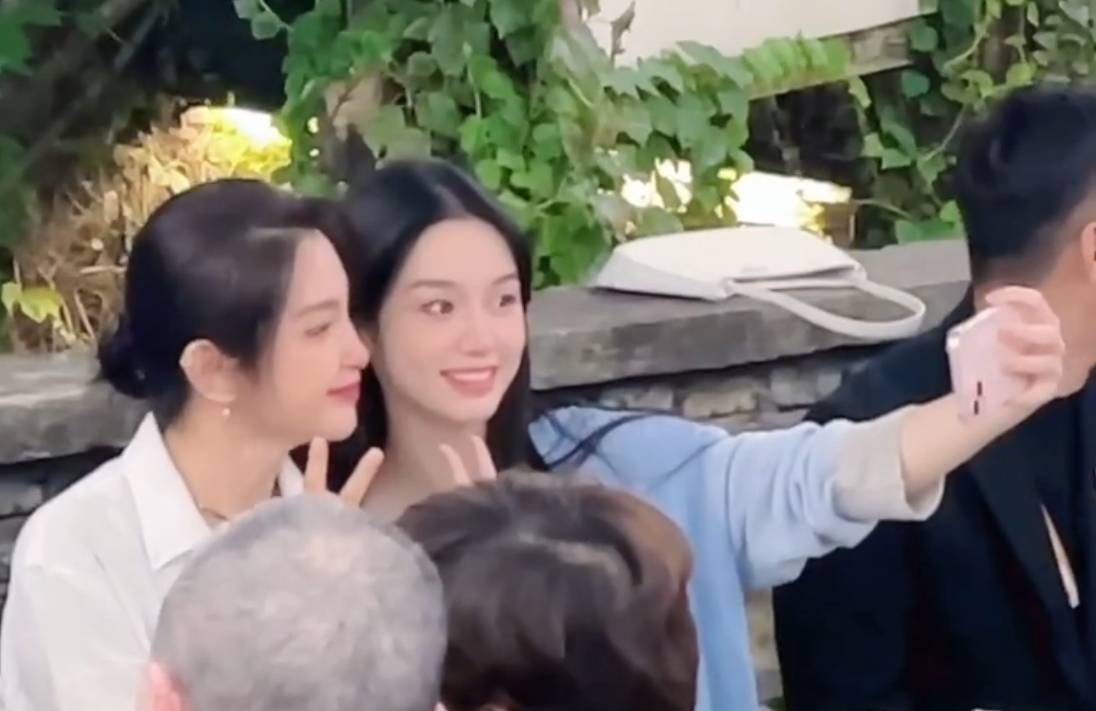 李冰冰周也同框合影 美女贴贴自拍画面太养眼