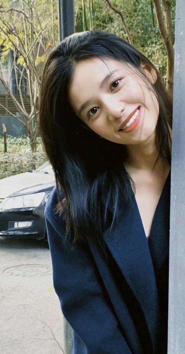 周也和张婧仪哪个人气高 eae83760b85042d0accfb482a026587f.jpeg