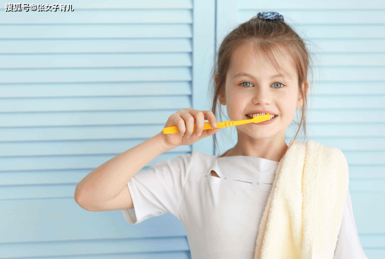4岁宝宝每天早晚刷牙，却依旧长虫牙，究其原因是妈妈做了这事儿