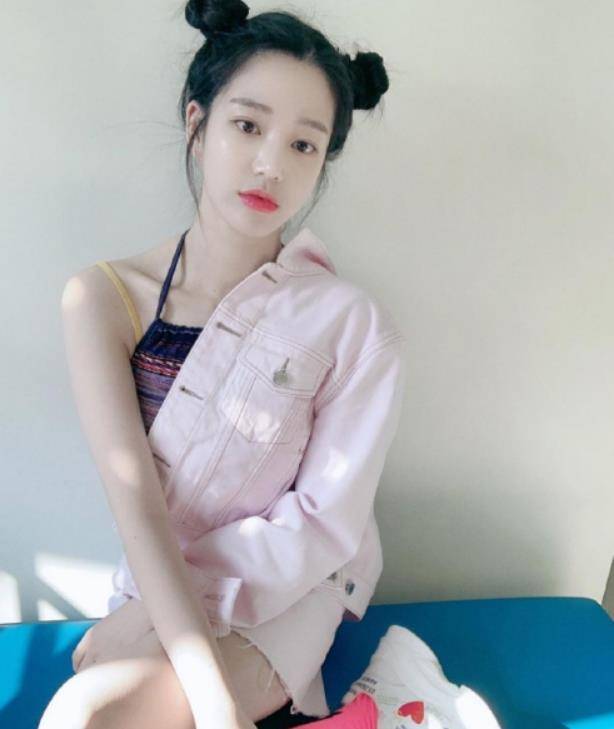 李侑菲已经30岁了穿着吊带露着长腿的女人太懂穿搭了吧