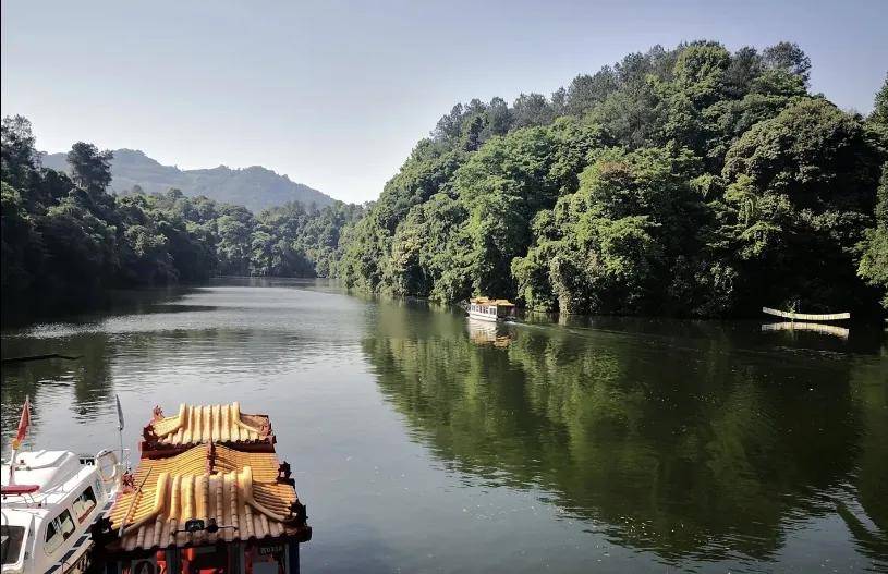 朝阳湖在蒲江县,有朝阳湖,石象湖,长滩湖和飞仙阁景点.