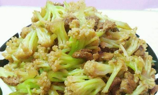 怎么炒花菜肉 1989efc9555e420bba459acaf92a44bb.jpeg