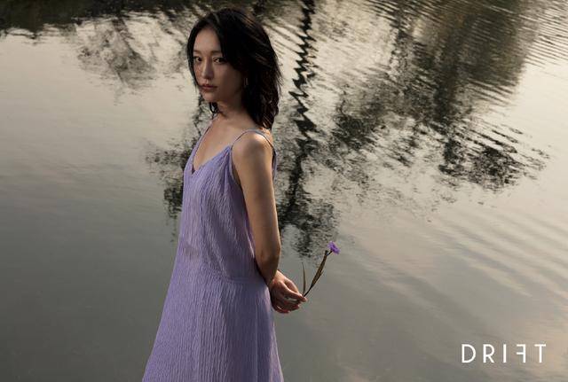 周迅气质冷艳五官立体周迅无愧＂周公子＂称号！45岁拍硬照slay全场