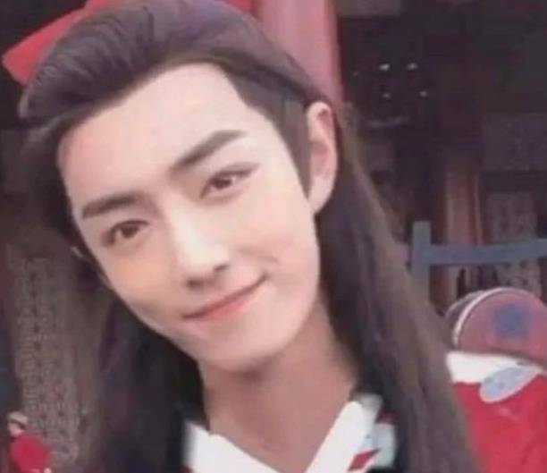 当红男星穿女装:肖战温柔,黄子韬傲娇,而他美得比女孩子还过分