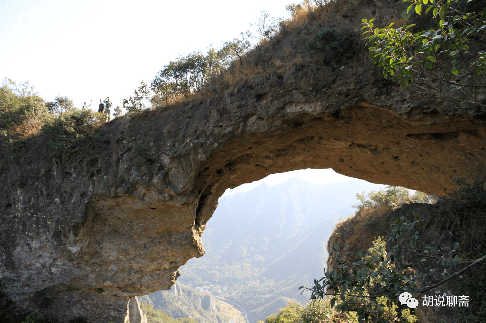 乐清雁荡山火山角砾岩天生桥 林鸿麟摄雁荡山也有一座仙人桥,位于乐清