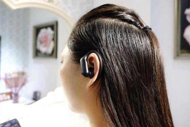 挂耳式耳机的正确佩戴方式 3f948d8d937c4489aa70588f6008d42c.jpeg