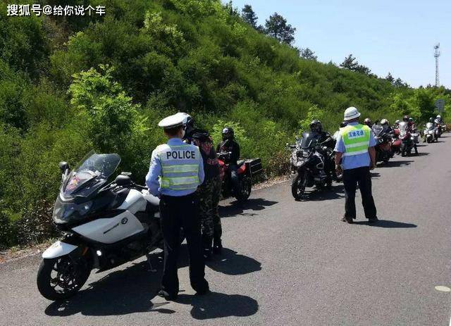 车主还有c1驾驶证,那么就是与准驾车型不符,这个违章是跑不掉的,c1