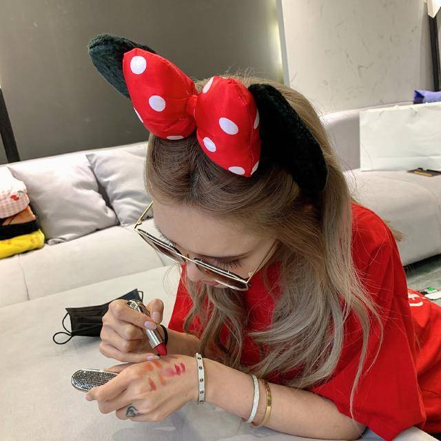 原创罗志祥复出，凯乐被爆去年已订婚，周扬青却与她直播卖货？