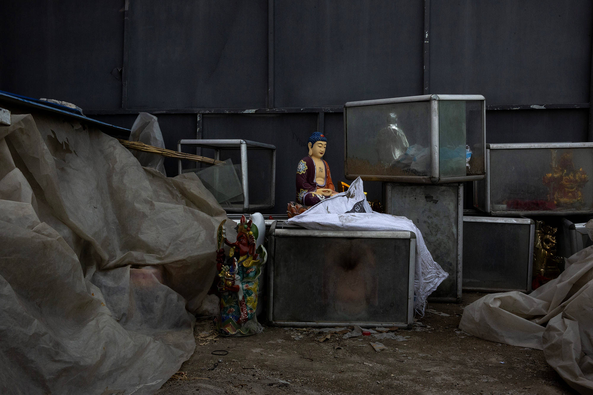 奶奶庙香客少,，承包者亏损严重