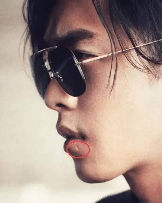 原创张若昀旧照流出当年曾打过唇钉原来以前就是个狂野boy