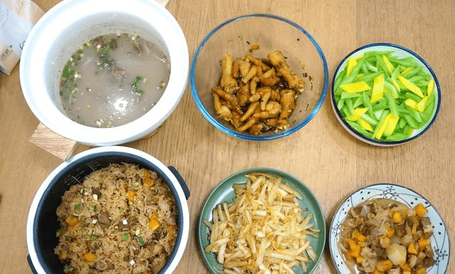 焖饭菜品搭配 c7e41b6d8ca9441e9d7ae451f9a50e2e.png