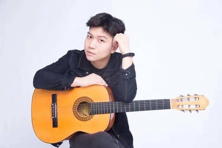 马卡龙，tangstudio音乐制作人/录音师。2019年7月师从国内知名音乐制作人唐显