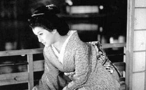 日本最后受斩首刑的女人,刽子手连砍两刀都没死,最后一刀她喊了三个字