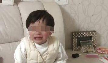 3岁女儿从幼儿园回家,紧握裤子说不能尿尿,脱下裤子妈妈气炸