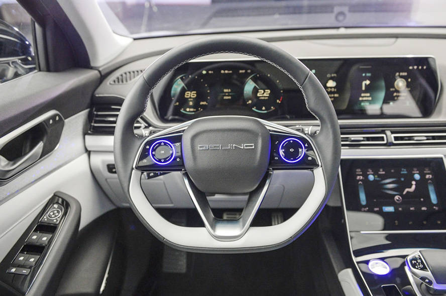 北汽版的x7实车现身,换英文车标,入门10万起,6月上市