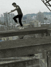 搞笑gif:吃货妹子就是与众不同,只有脸皮厚才能吃得多