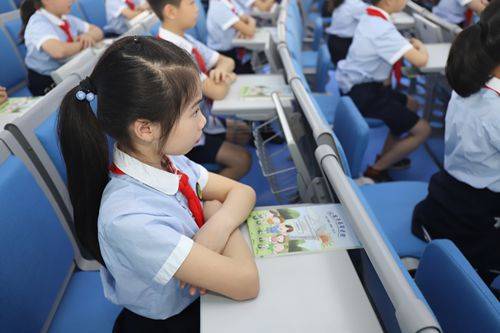 怎么样才可以当上小学老师 c42a611c3ef7432797caf474b02e2dd1.jpeg