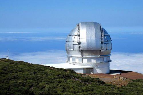4米口径的加那利大型望远镜,发现一颗白矮星周围有行星残骸气体盘旋