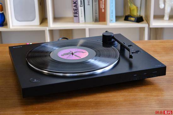 什么是黑胶cd唱片 8fbf93b9aab44927a2f3f2d5d6354730.jpeg