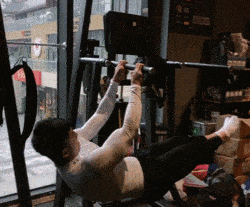 成都健身教练帅到刷屏,网友:我馋他肉体了