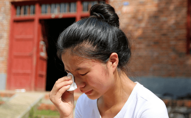 父母■如今与父母团聚！一声妈，她等了32年2岁男童32年前被拐