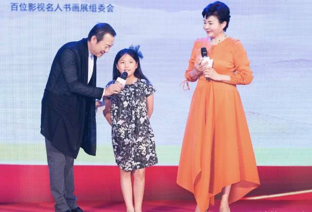 资源11岁就登杂志,近照明显变瘦了李湘女儿王诗龄时尚资源太好了
