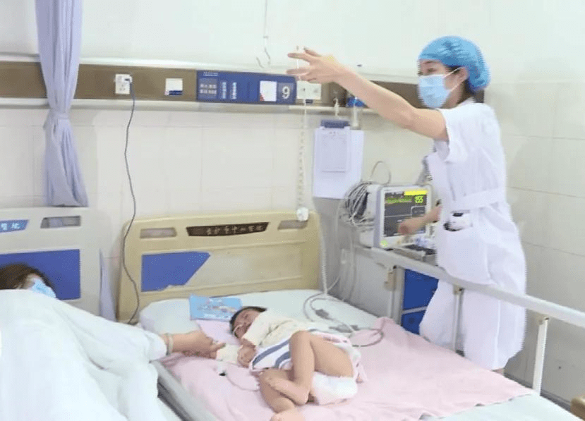 [孩子]“比生孩子更痛！”妈妈从体内取骨救子