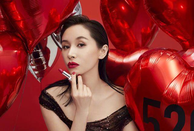 王子为Dior拍摄520大片,大背头造型气场全开“冻龄妖精”王子文