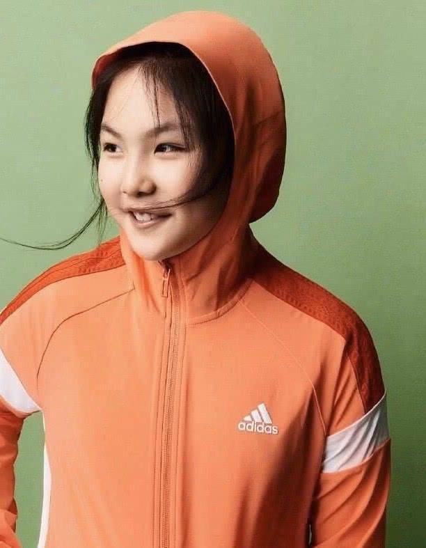 资源11岁就登杂志,近照明显变瘦了李湘女儿王诗龄时尚资源太好了