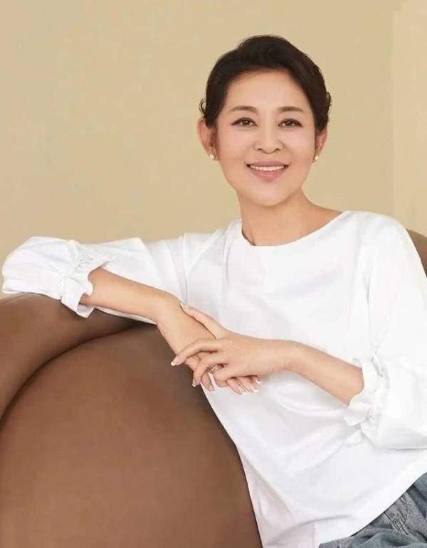原创倪萍是他亲妹妹，他从小得到母亲偏爱，晚年让妹妹为母亲养老送终