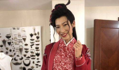 颜值不高，出道9年不温不火，今与张彬彬搭档意