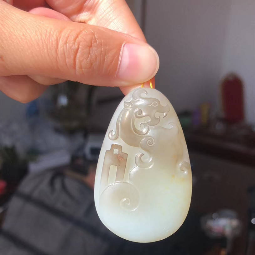 (一枚美丽的石头 ,自家和田玉籽料雕件)