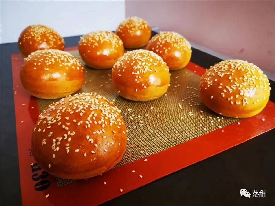 怎么加热汉堡胚 0bb7bd8501c74a40b750989a35bfc558.jpeg