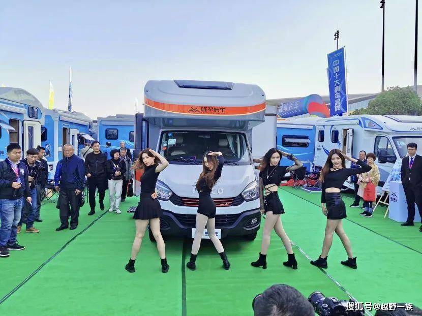 5洛阳房车露营展览会 霸哥氮气减震器参展