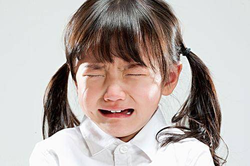 接受孩子的不良情绪,家长不能一直阻止孩子哭