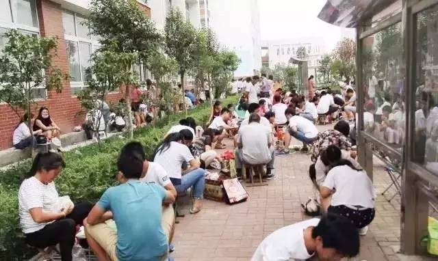 衡水中学举办成人礼！父亲的一张照片让无数高中生泪奔...