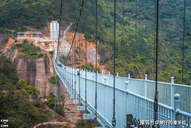 玉林这个景区有着华南第一高的玻璃桥,你敢来挑战吗?_都峤山