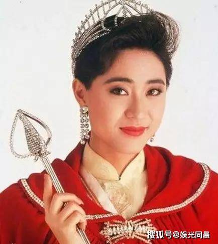 许晋亨的眼光，曾经的何超琼他不在意，如今的