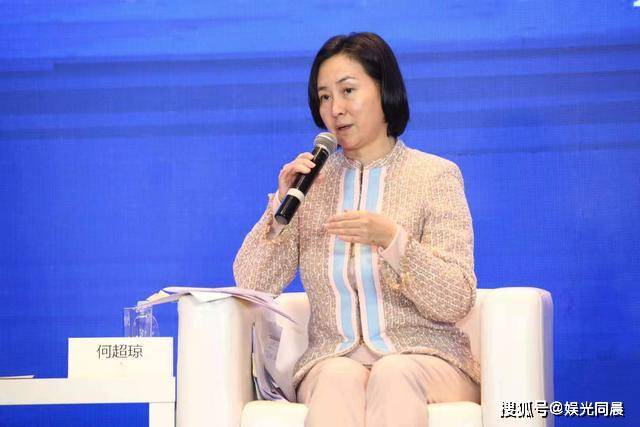 许晋亨的眼光，曾经的何超琼他不在意，如今的