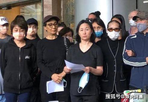 许晋亨的眼光，曾经的何超琼他不在意，如今的