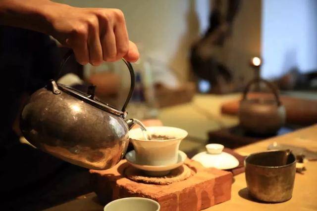 尼古丁“最怕”喝茶？每天喝一杯，润肺化痰，远离烟草毒害？