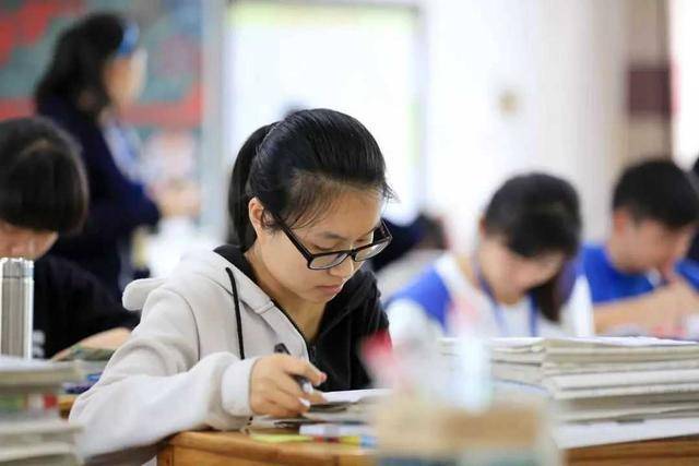 原创高校取消事业编“迫在眉睫”，是利是弊？大学教师辞职会增多吗