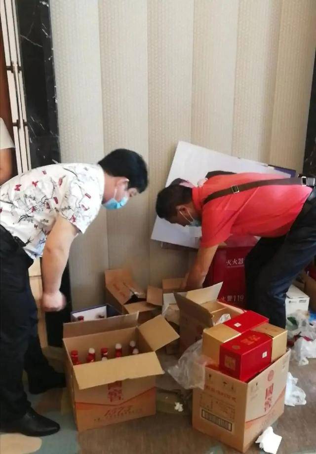阆中|还倒赔25000,四川阆中这个老板阴沟里栽了42瓶酒一分钱没收到