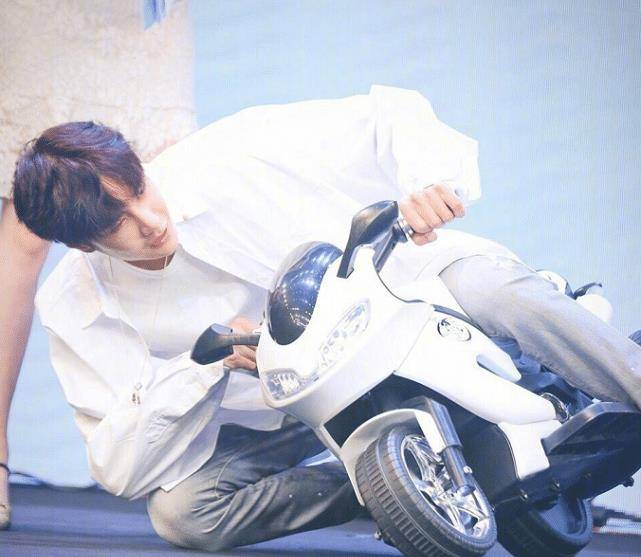 怎么当职业摩托车手 6cc7ca7d3a024515bb10f510818ae4a2.jpeg