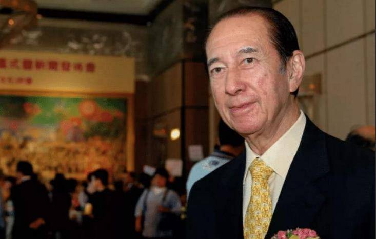 何超琼成赌王继承人，悼文中四房称谓、名单已分胜负，奚梦瑶胜在儿子！